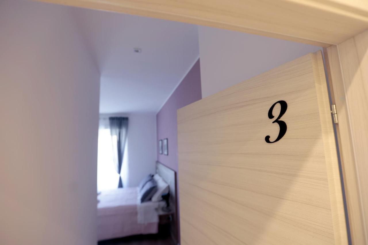 Angio Holiday Rooms Neapel Exterior foto