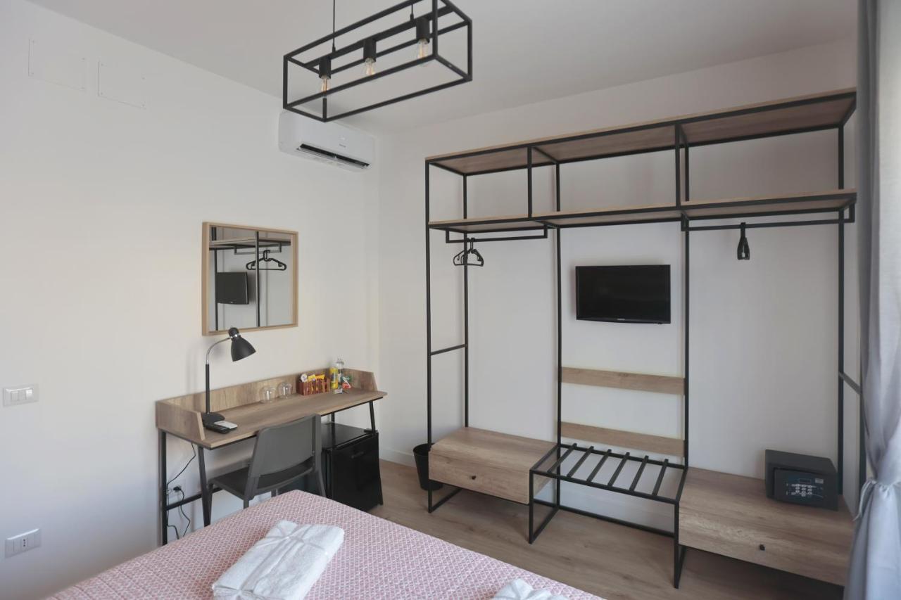 Angio Holiday Rooms Neapel Exterior foto